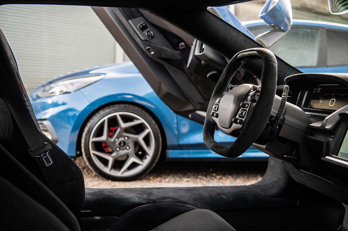 Ford GT vs Fiesta ST