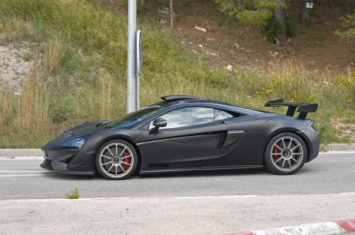 2020 McLaren 620R spy shots