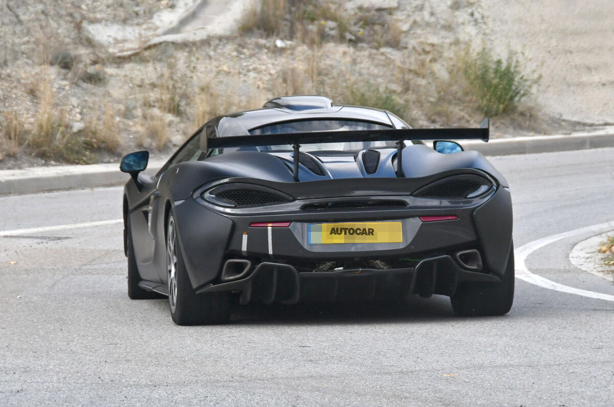 2020 McLaren 620R spy shots