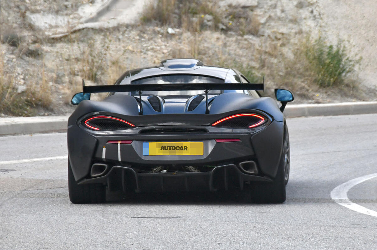 2020 McLaren 620R spy shots