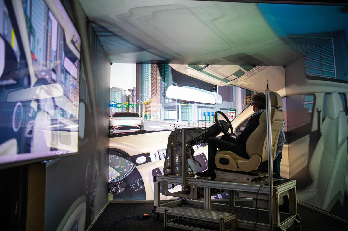 2019 Range Rover Evoque virtual cockpit