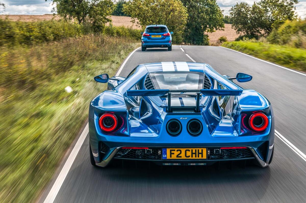 Ford GT vs Fiesta ST
