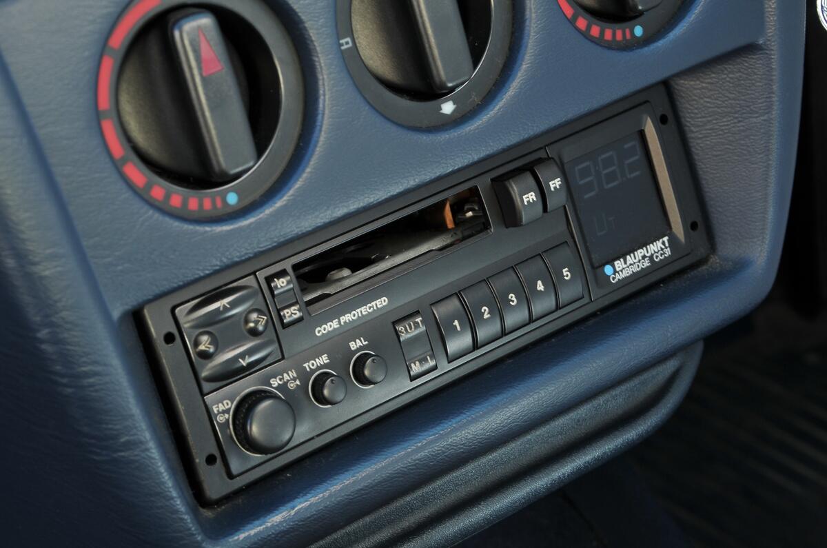 Mercedes 190E stereo