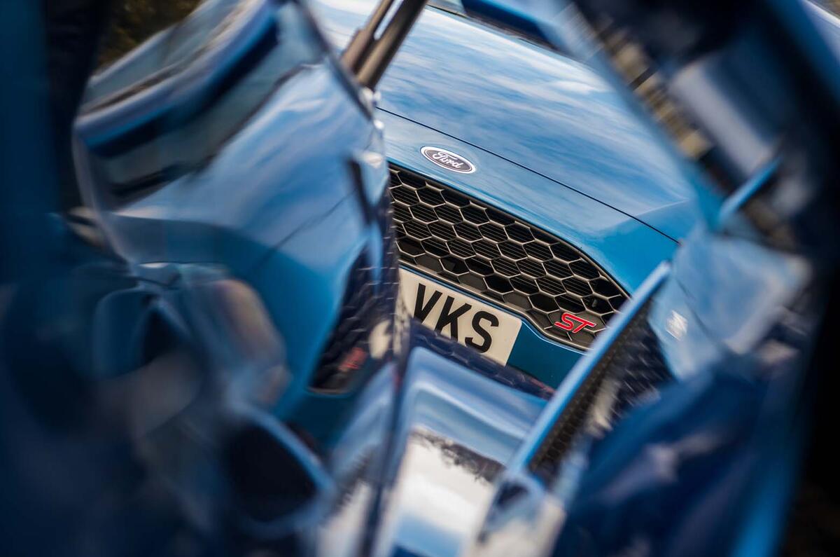 Ford GT vs Fiesta ST