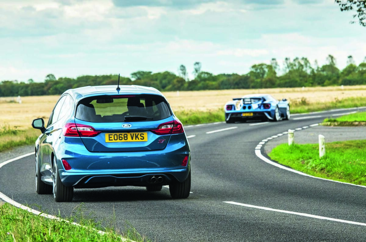 Ford GT vs Fiesta ST