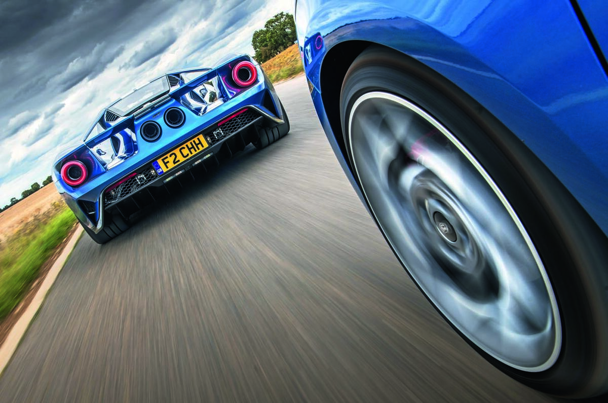 Ford GT vs Fiesta ST