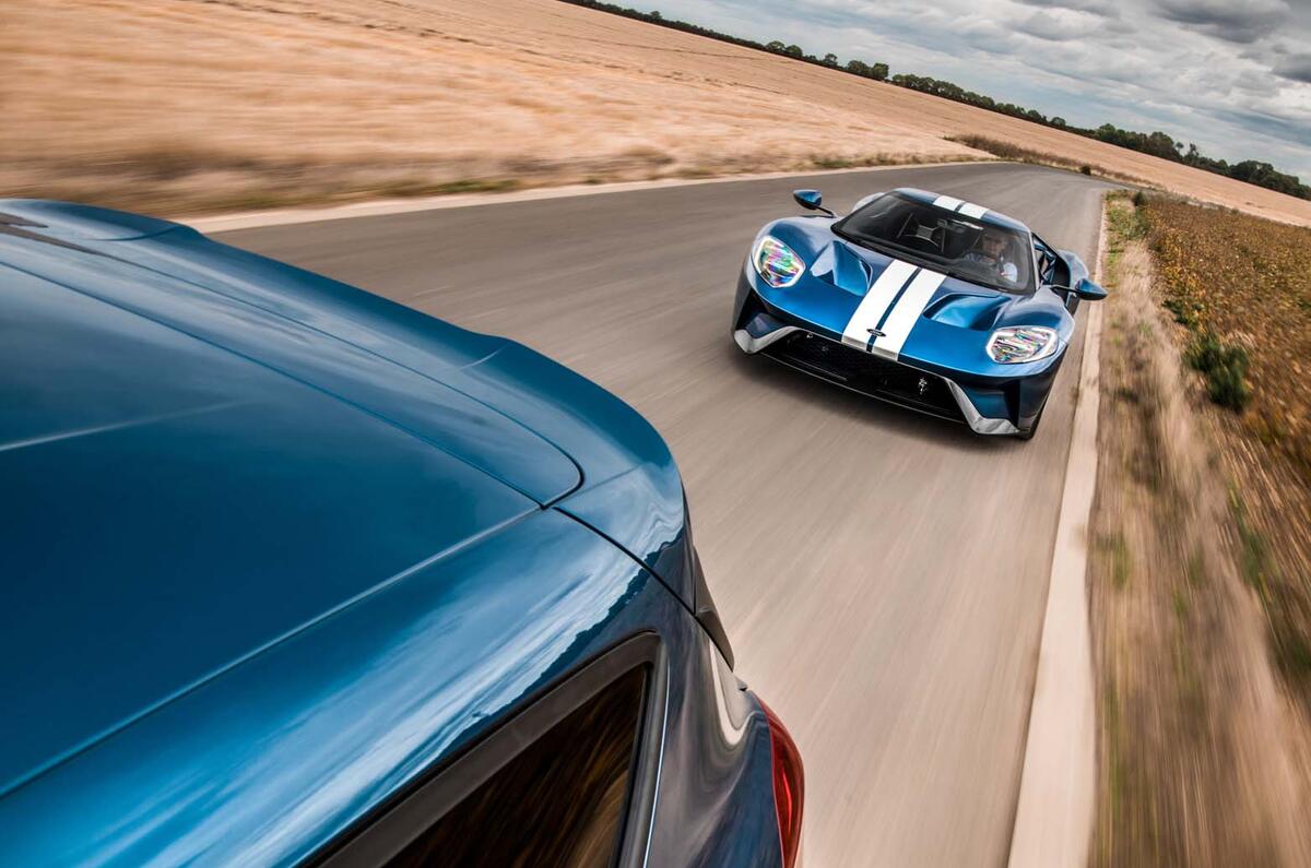 Ford GT vs Fiesta ST