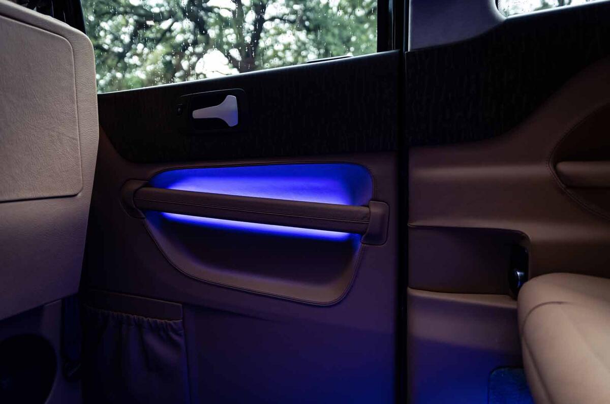 Sutton VIP Class LEVC taxi lights