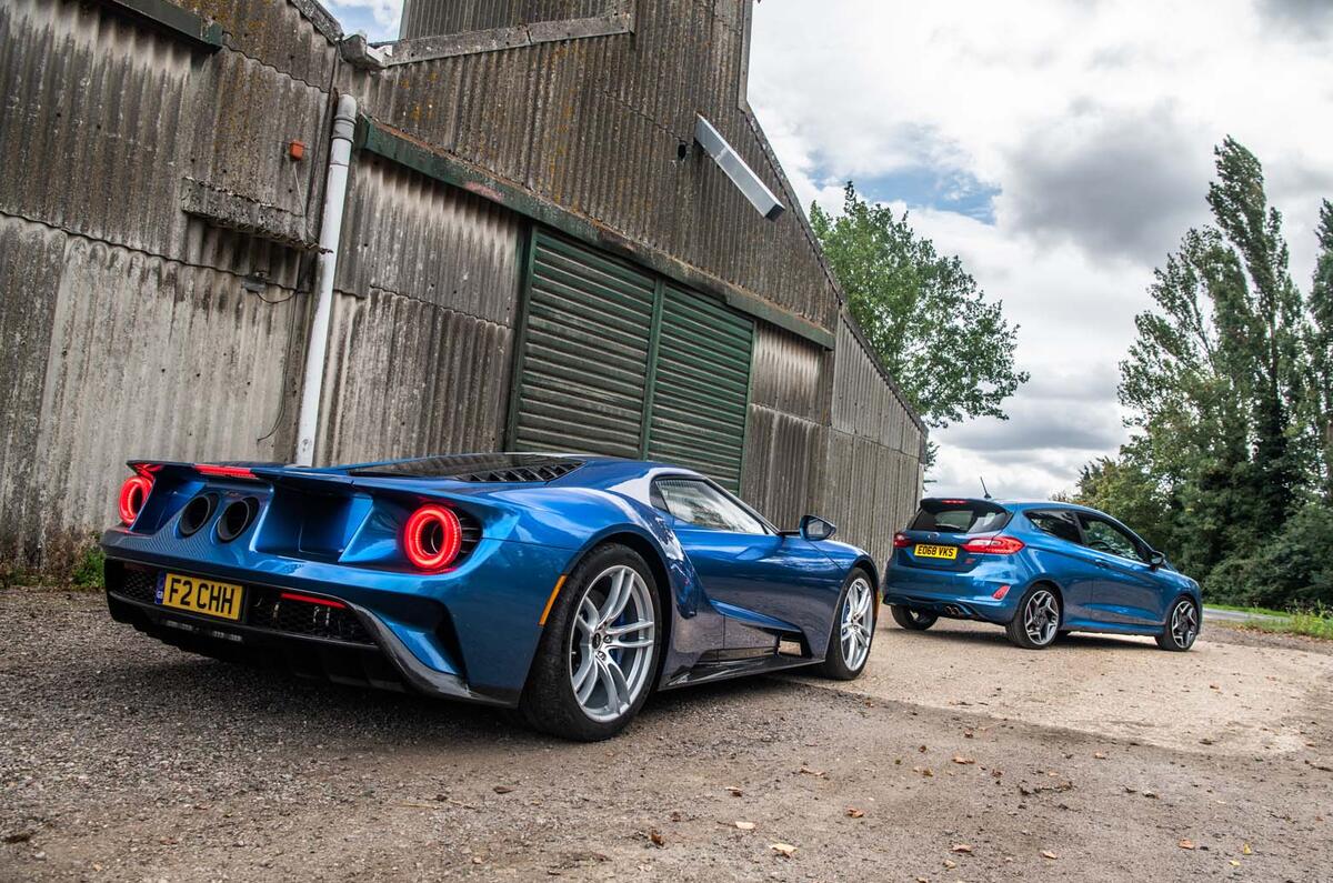 Ford GT vs Fiesta ST