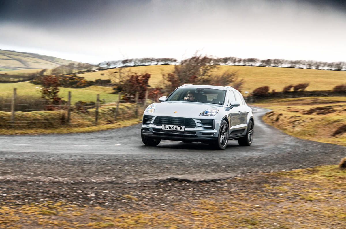Porsche Macan vs Jaguar E-Pace 2019 - Porsche cornering