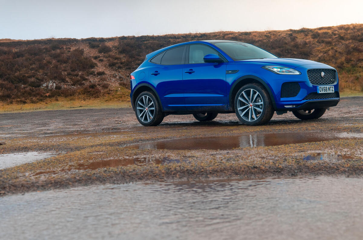 Porsche Macan vs Jaguar E-Pace 2019 - Jaguar