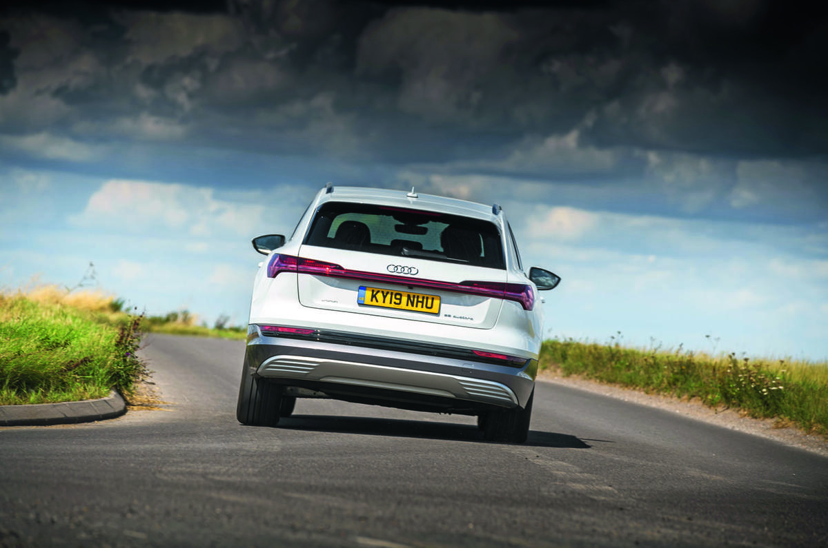 Audi E-tron cornering - rear