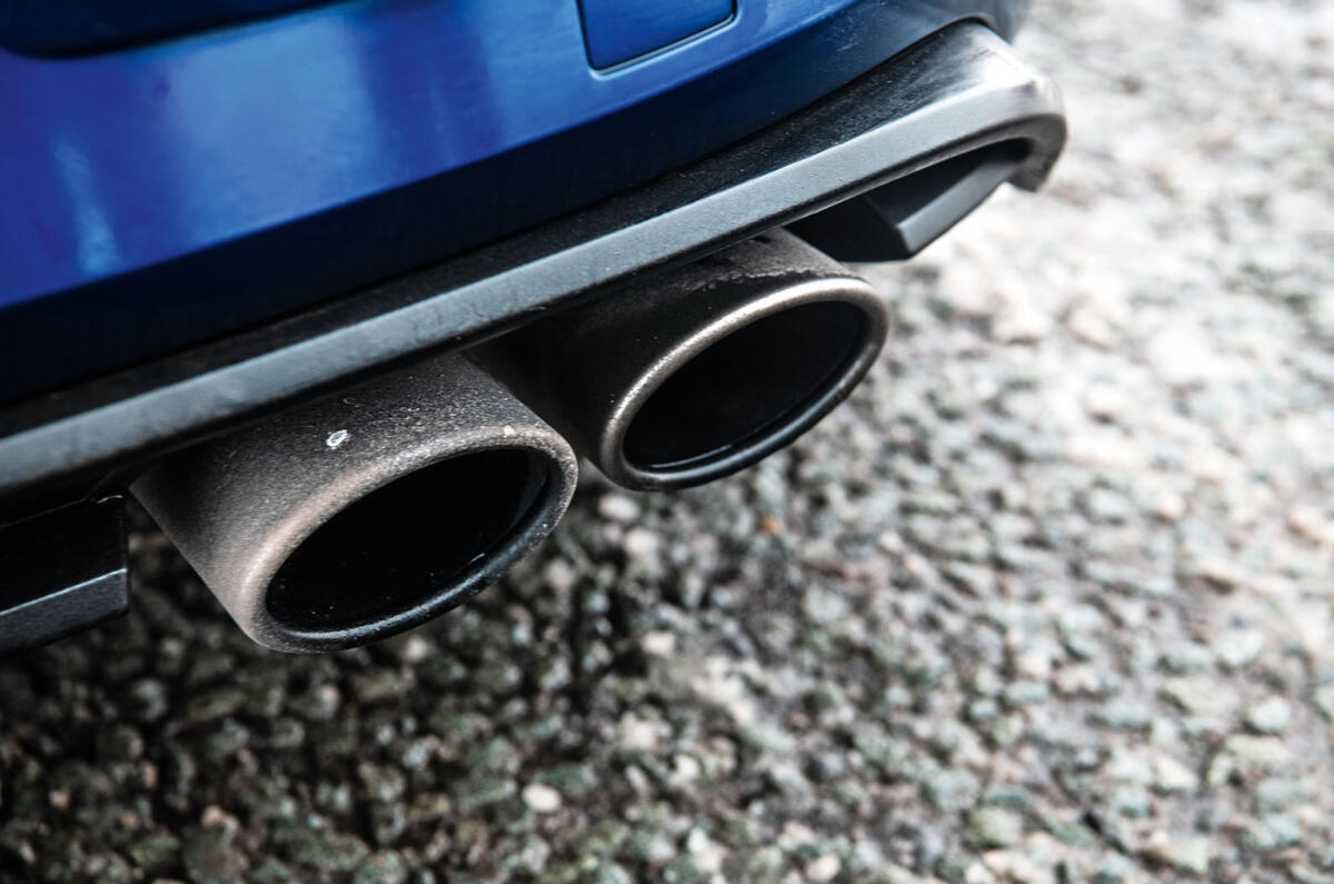 Mercedes-AMG A35 vs. Volkswagen Golf R