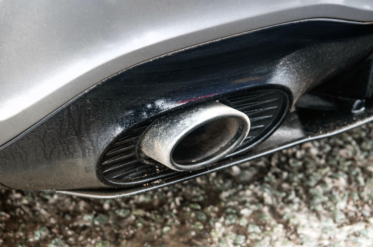 Mercedes-AMG A35 vs. Volkswagen Golf R