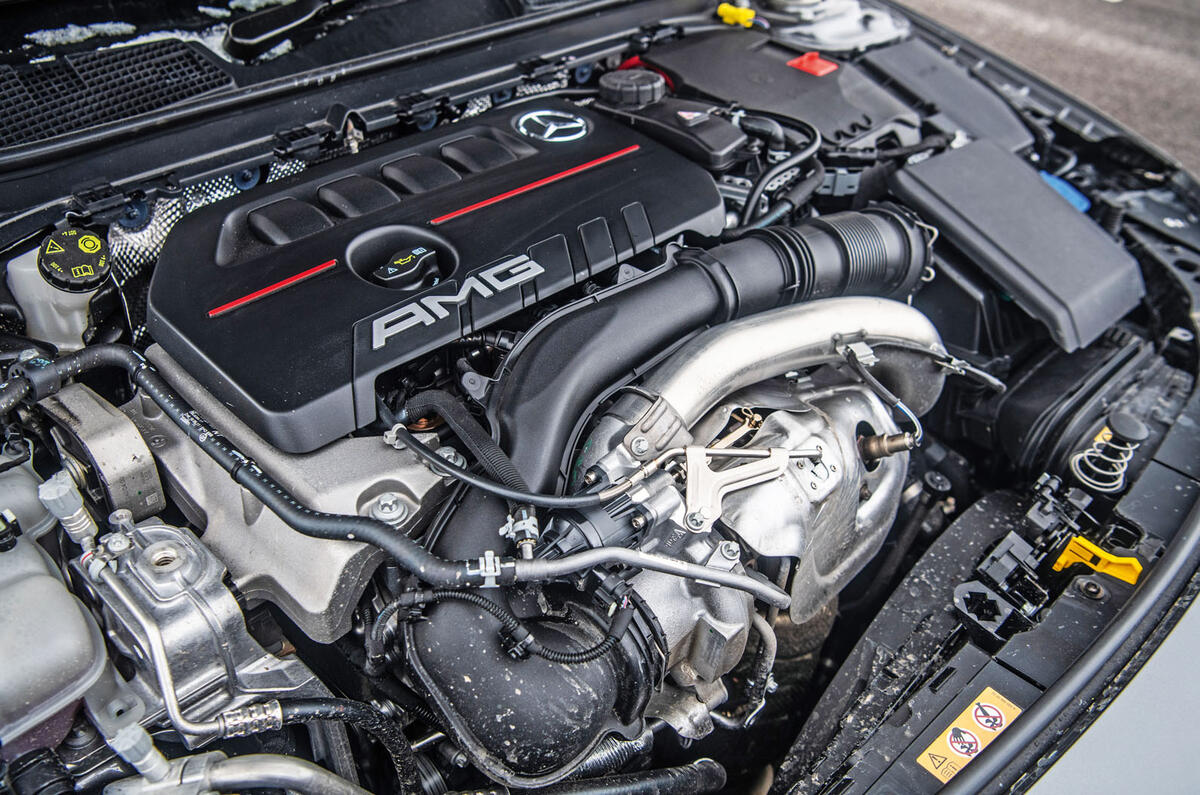 Mercedes-AMG A35 vs. Volkswagen Golf R