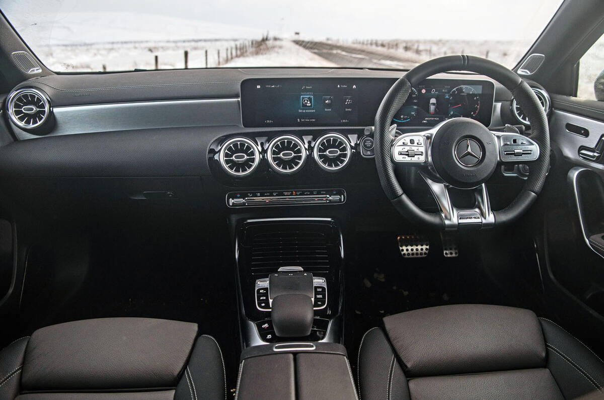 Mercedes-AMG A35 vs. Volkswagen Golf R