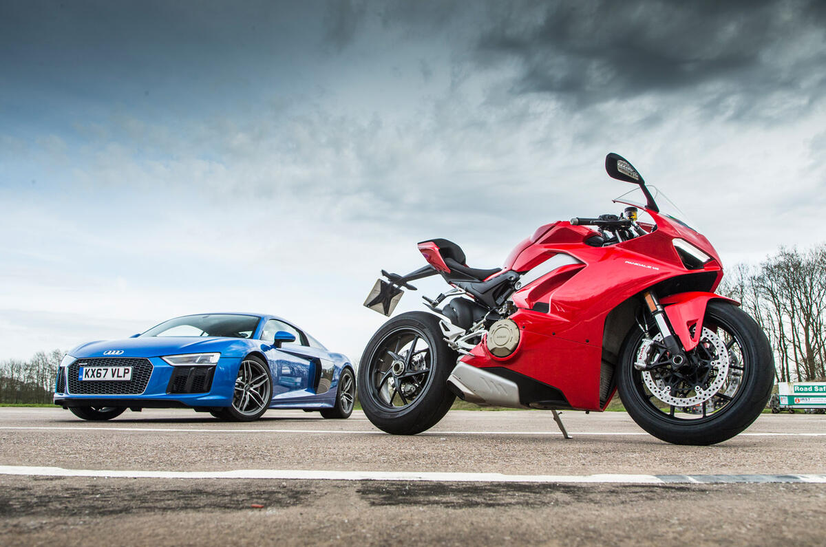 Audi R8 vs Ducati Panigale