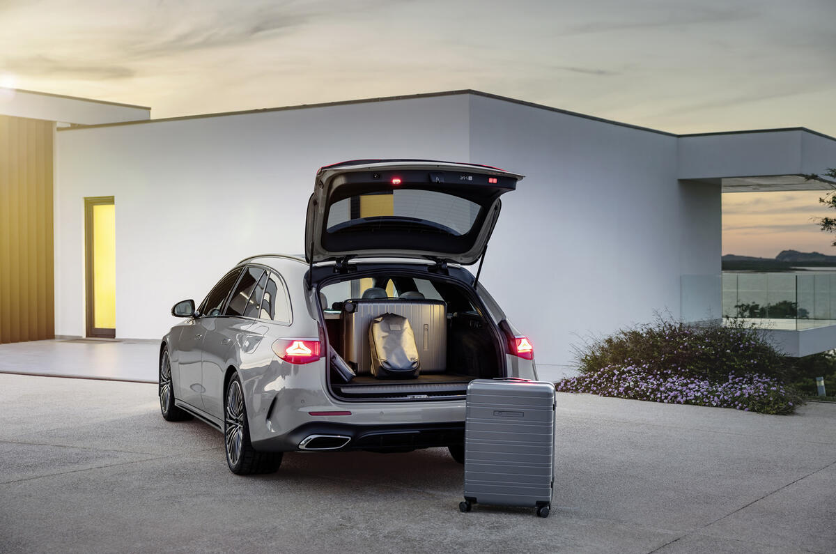 E Class estate boot open E Class estate boot open