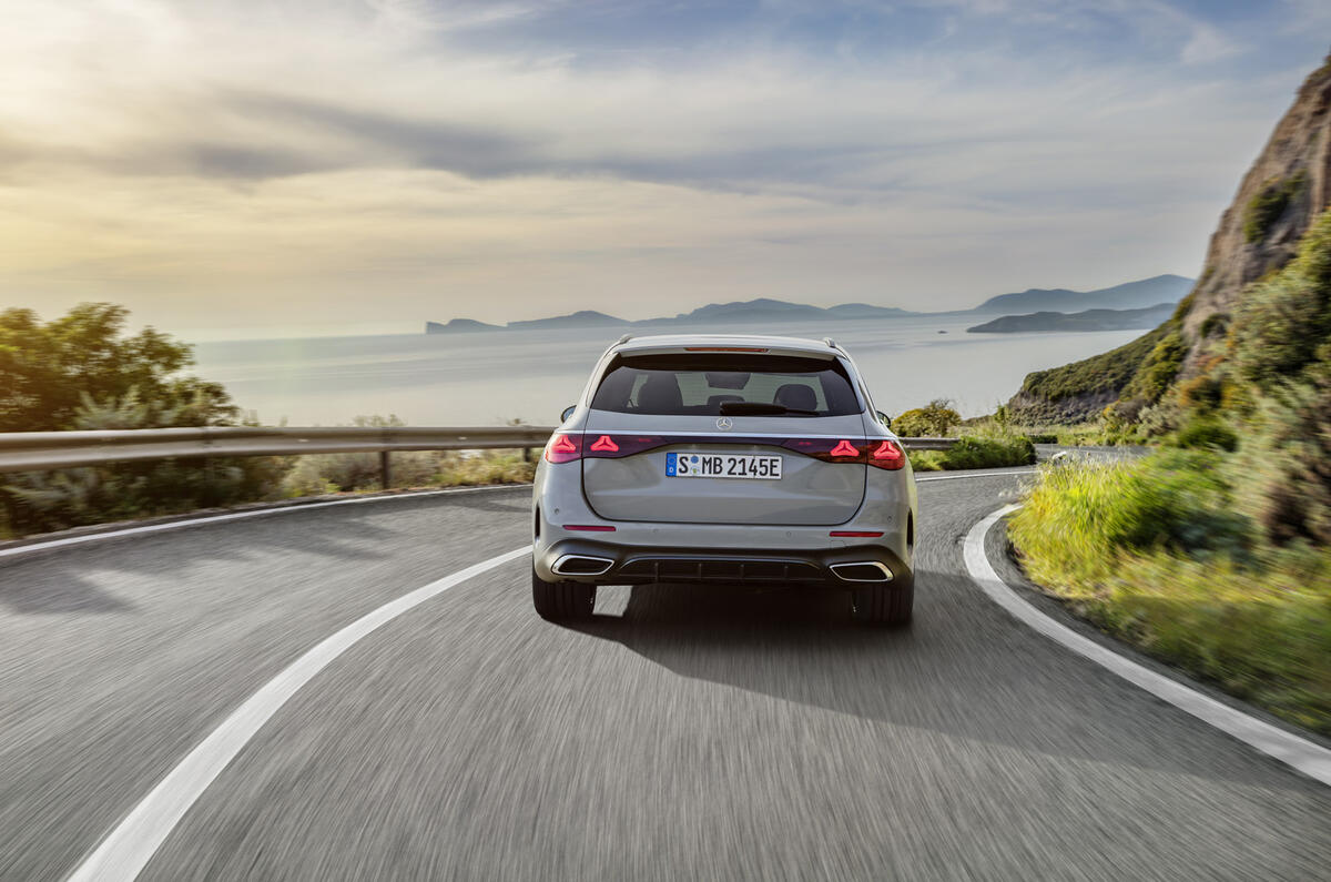 E Class Estate rear distance E Class Estate rear distance