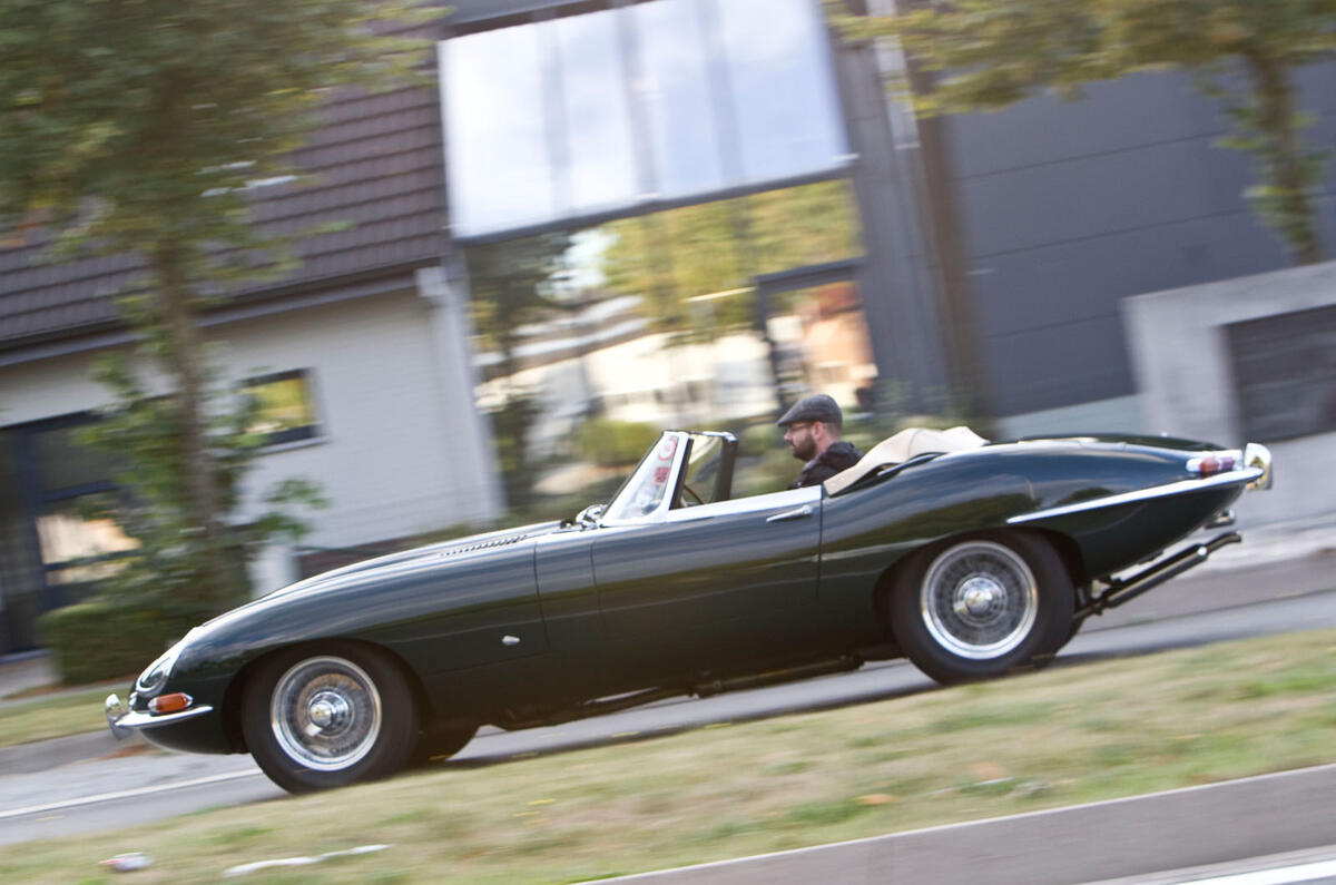 Jaguar E-Type road trip - side