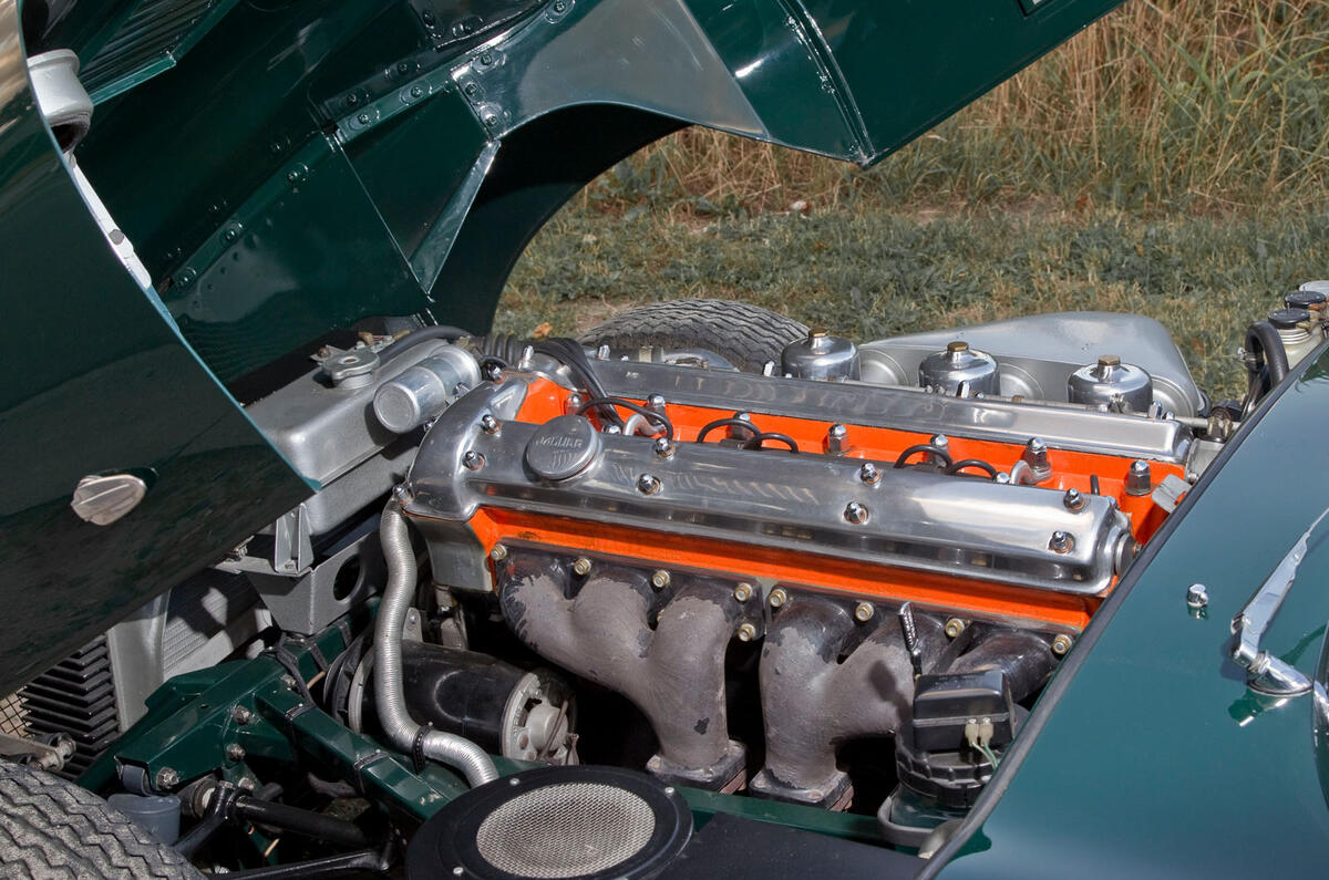 Jaguar E-Type road trip - engine