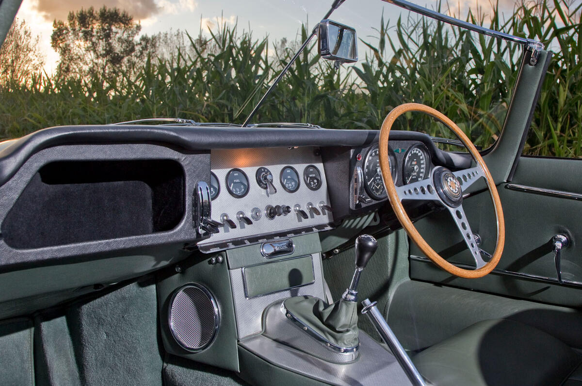 Jaguar E-Type road trip - interior