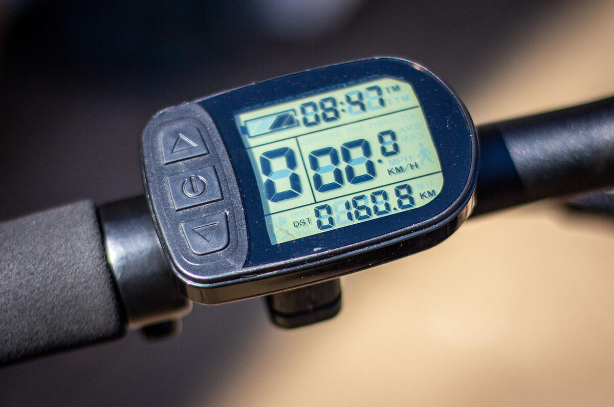 The Perry Ehopper's handlebar-mounted screen is clear and easy to use The Perry Ehopper's handlebar-mounted screen is clear and easy to use