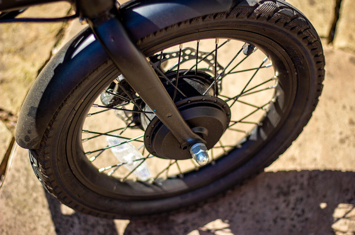 A 250W front wheel hub motor supplies assistance to the Perry Ehopper A 250W front wheel hub motor supplies assistance to the Perry Ehopper