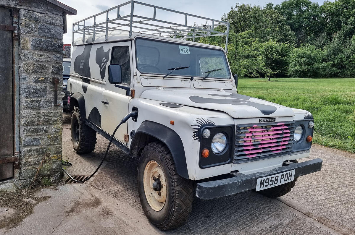 Electrogenic electric land rover conversion kit charging 4 Electrogenic electric land rover conversion kit charging 4