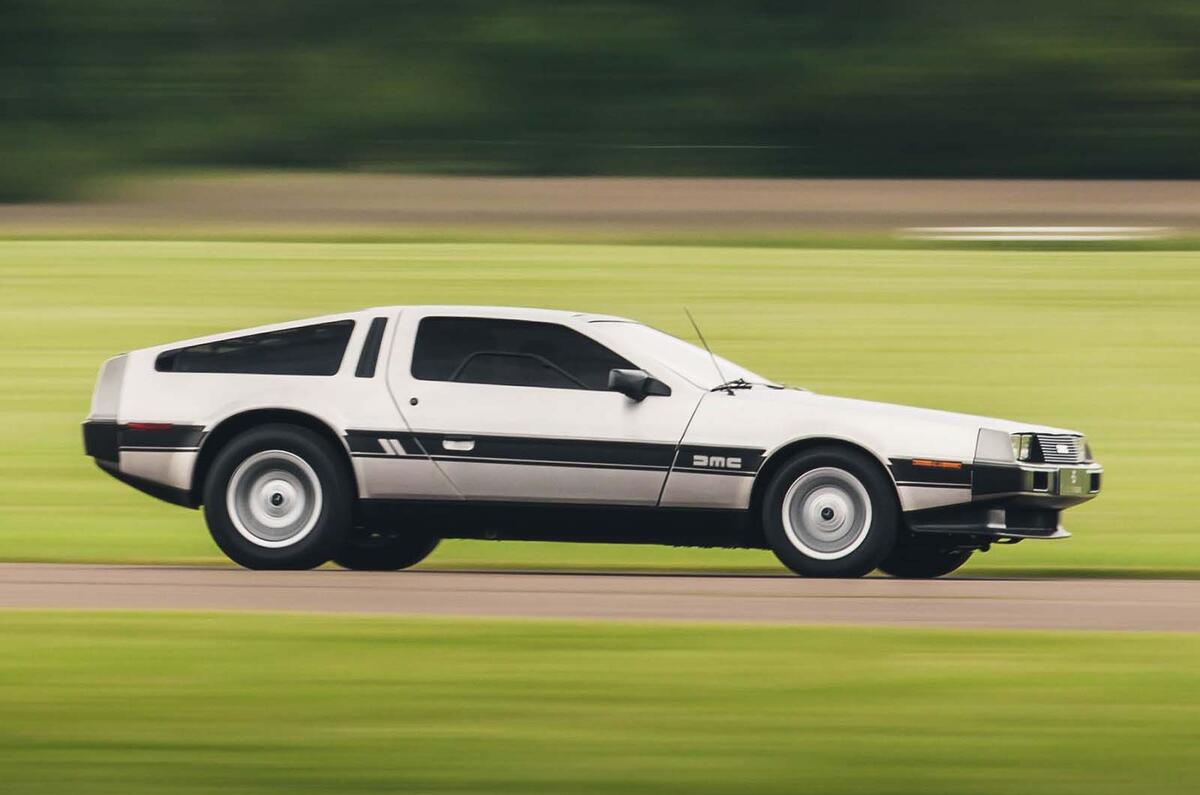 Electrogenic Delorean DMC 12 tracking side