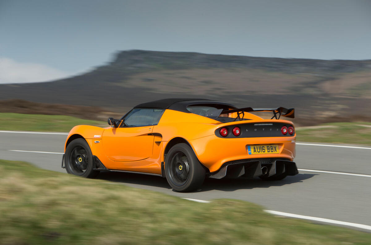 Porsche 718 Boxster S vs Lotus Elise