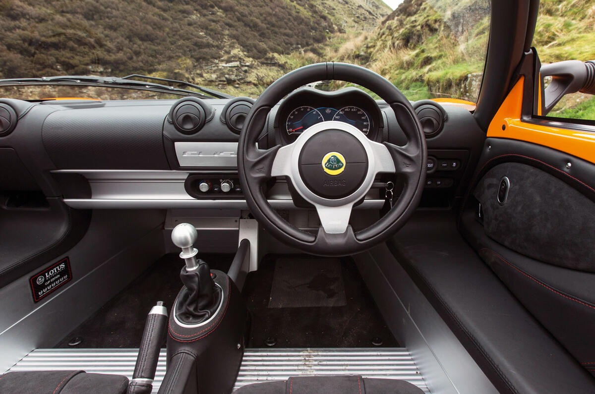 Porsche 718 Boxster S vs Lotus Elise