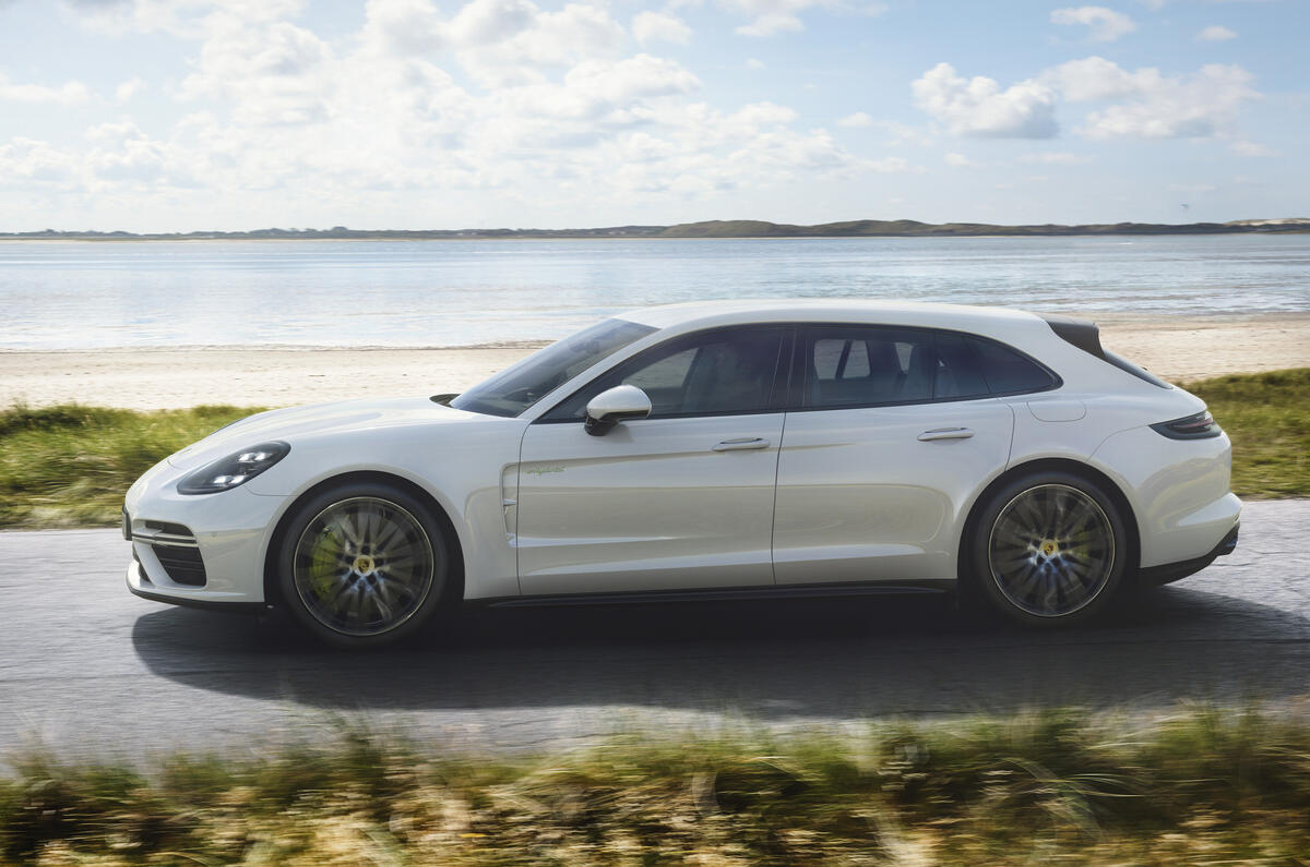 Porsche Panamera Sport Turismo Turbo S E-Hybrid bows in Porsche Panamera Sport Turismo Turbo S E-Hybrid bows in