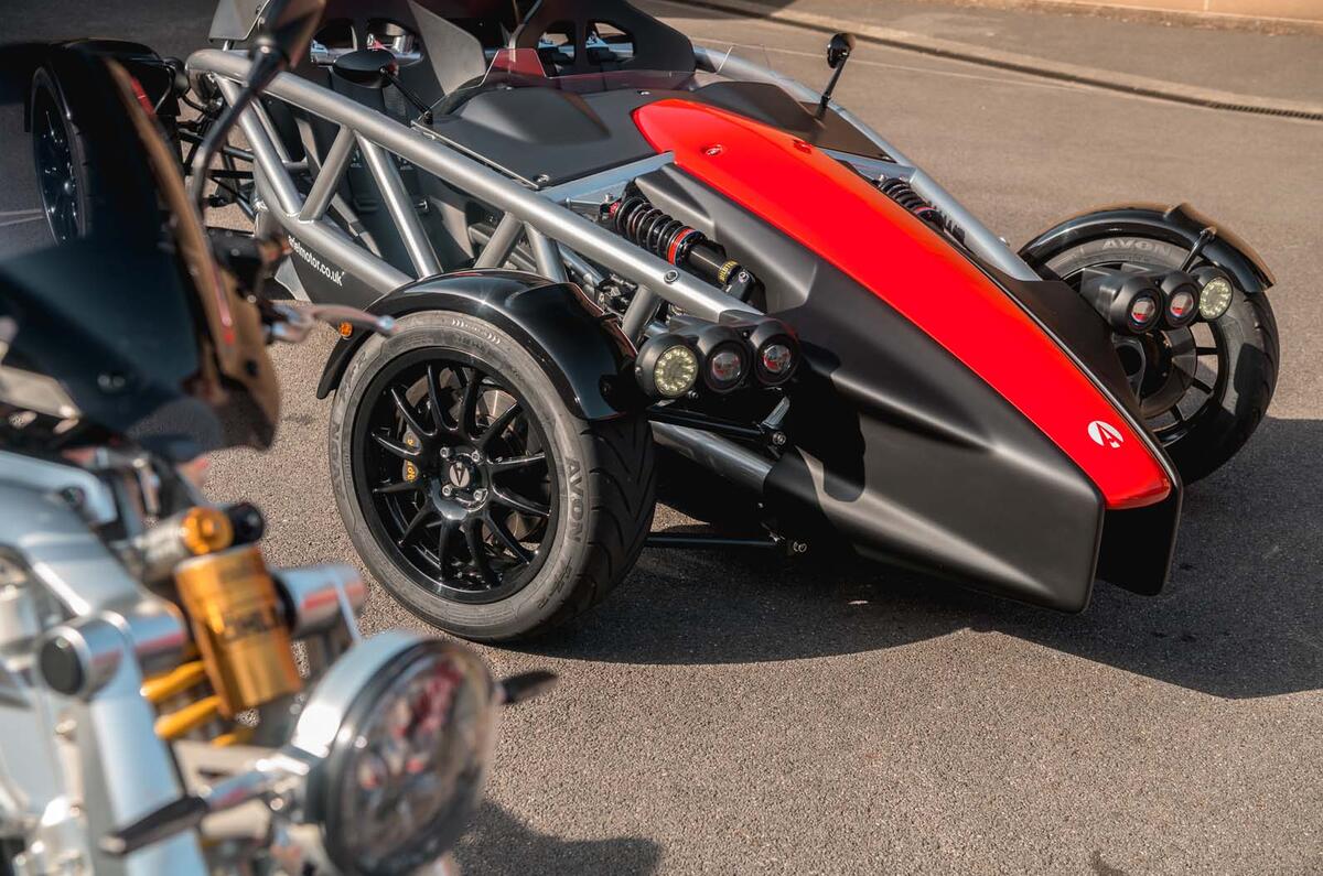 Ariel Atom 4 vs Ariel Ace