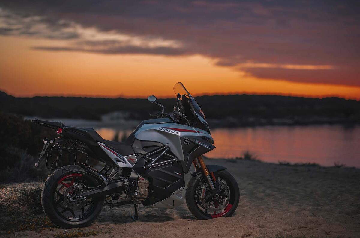 Experia MM 0002 Experia MM 0002