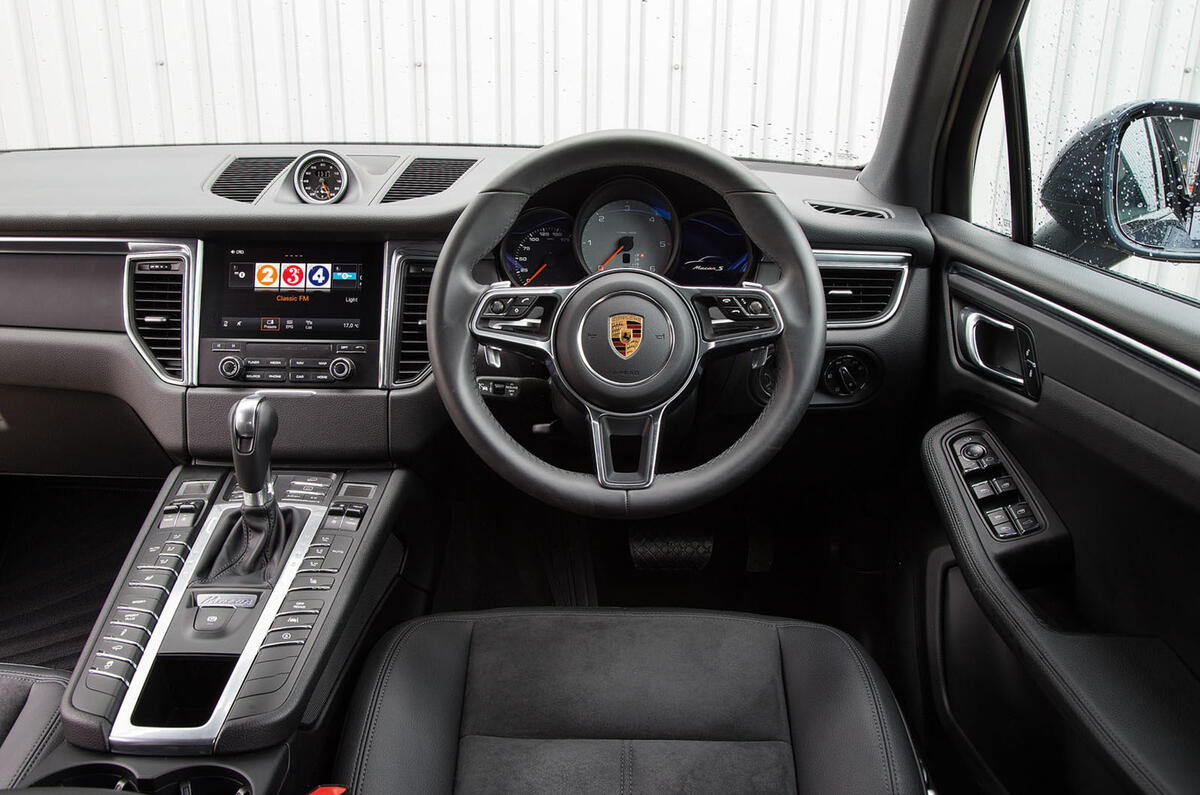 Jaguar F-Pace vs Porsche Macan