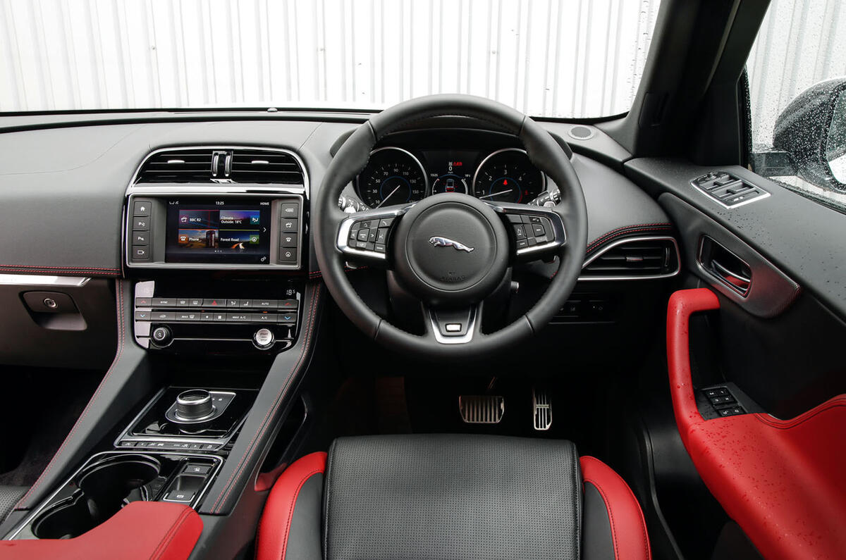 Jaguar F-Pace vs Porsche Macan