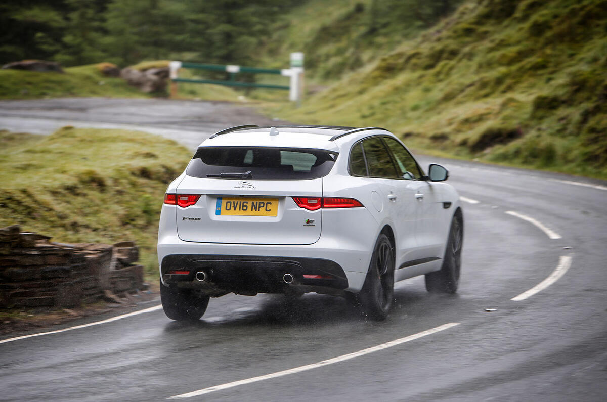 Jaguar F-Pace vs Porsche Macan
