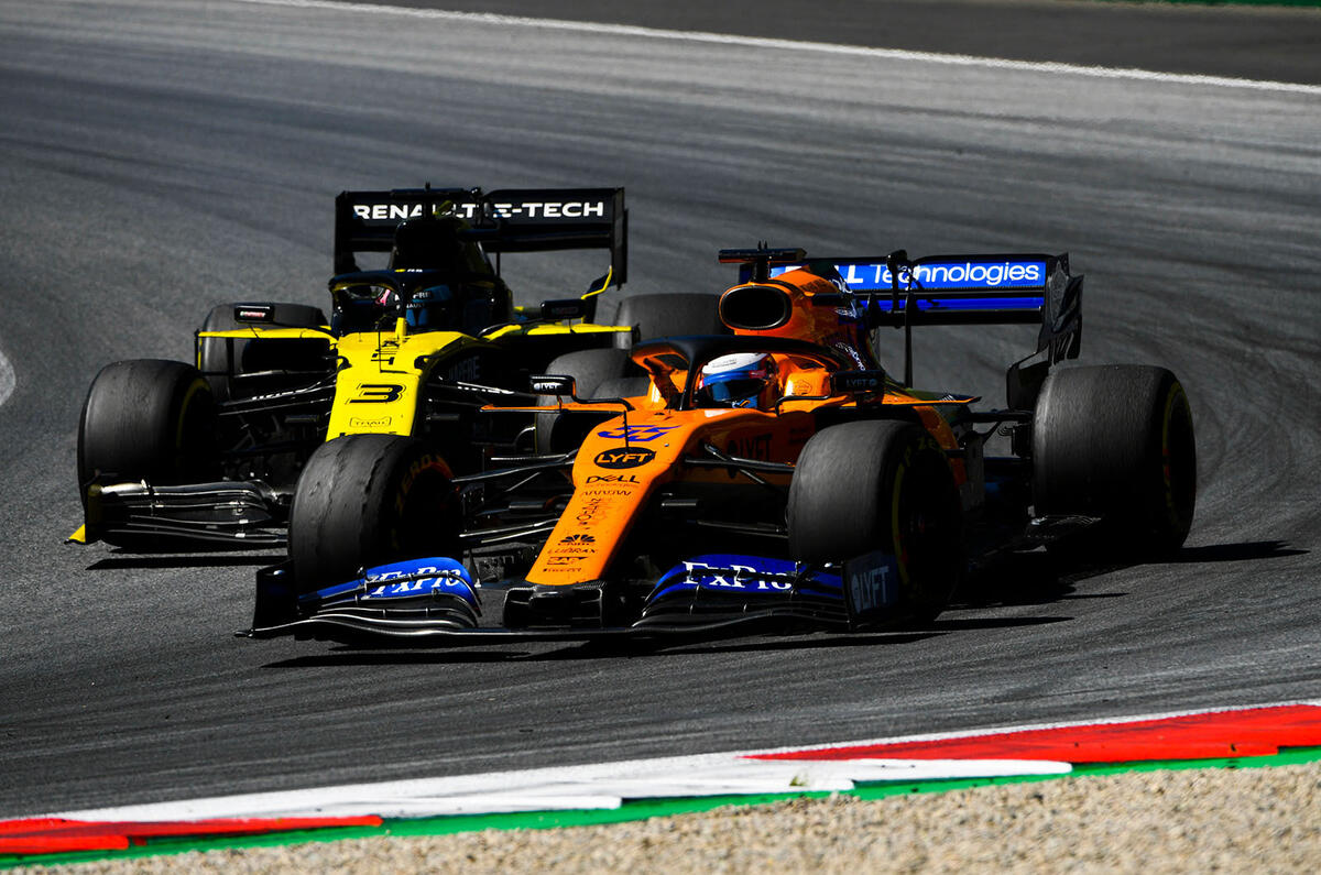 Carlos Sainz (r) and Daniel Ricciardo