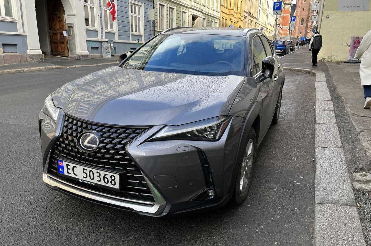 Leexus UX300e Leexus UX300e