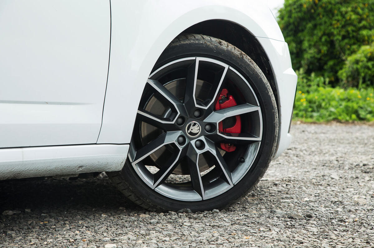 Skoda Octavia vRS estate vs. Seat Leon ST Cupra vs. Volvo V60 AWD Polestar - fast estate triple test
