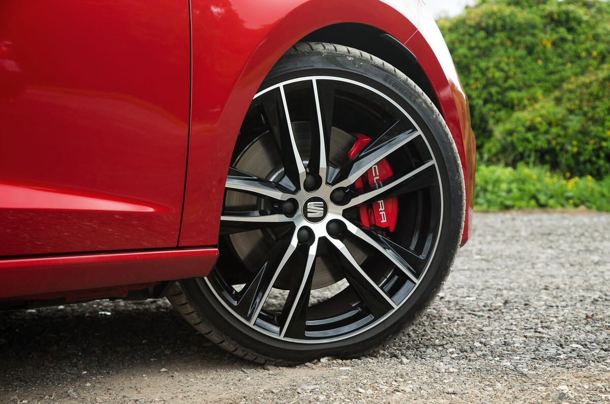 Skoda Octavia vRS estate vs. Seat Leon ST Cupra vs. Volvo V60 AWD Polestar - fast estate triple test