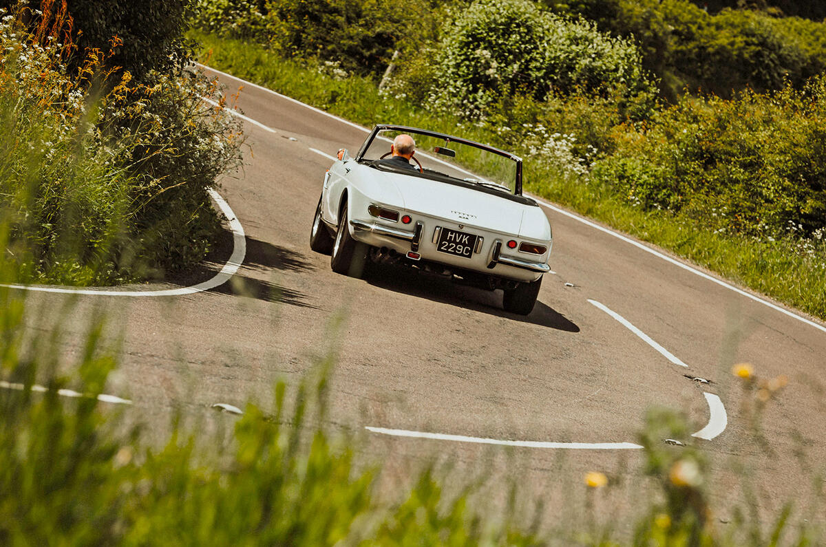 Ferrari 275 GTS vs Ferrari Roma Spider 2024   ME 2 Ferrari 275 GTS vs Ferrari Roma Spider 2024   ME 2