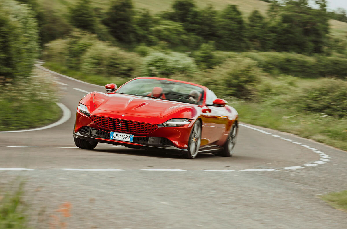 Ferrari 275 GTS vs Ferrari Roma Spider 2024   ME 22 Ferrari 275 GTS vs Ferrari Roma Spider 2024   ME 22