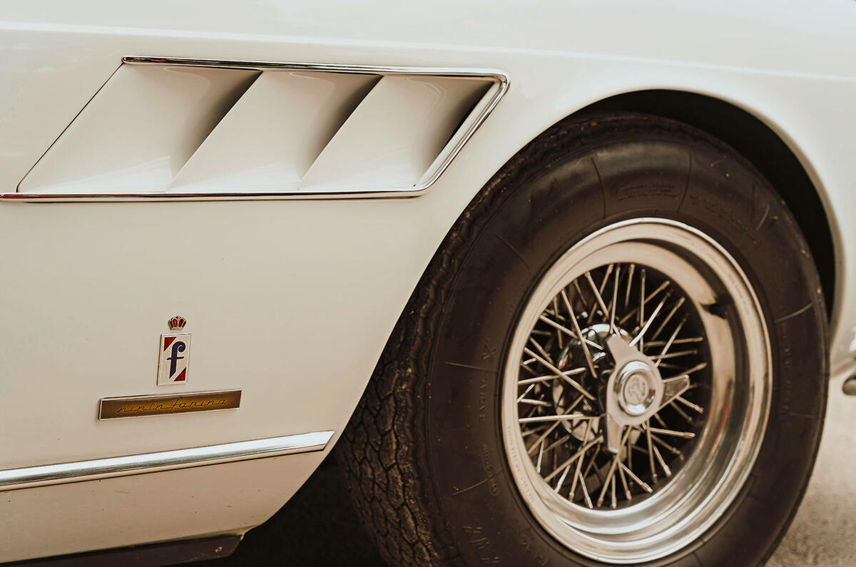 Ferrari 275 GTS vs Ferrari Roma Spider 2024   ME 31 Ferrari 275 GTS vs Ferrari Roma Spider 2024   ME 31