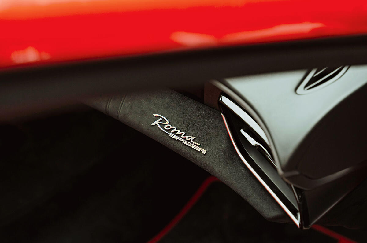 Ferrari 275 GTS vs Ferrari Roma Spider 2024   ME 41 Ferrari 275 GTS vs Ferrari Roma Spider 2024   ME 41