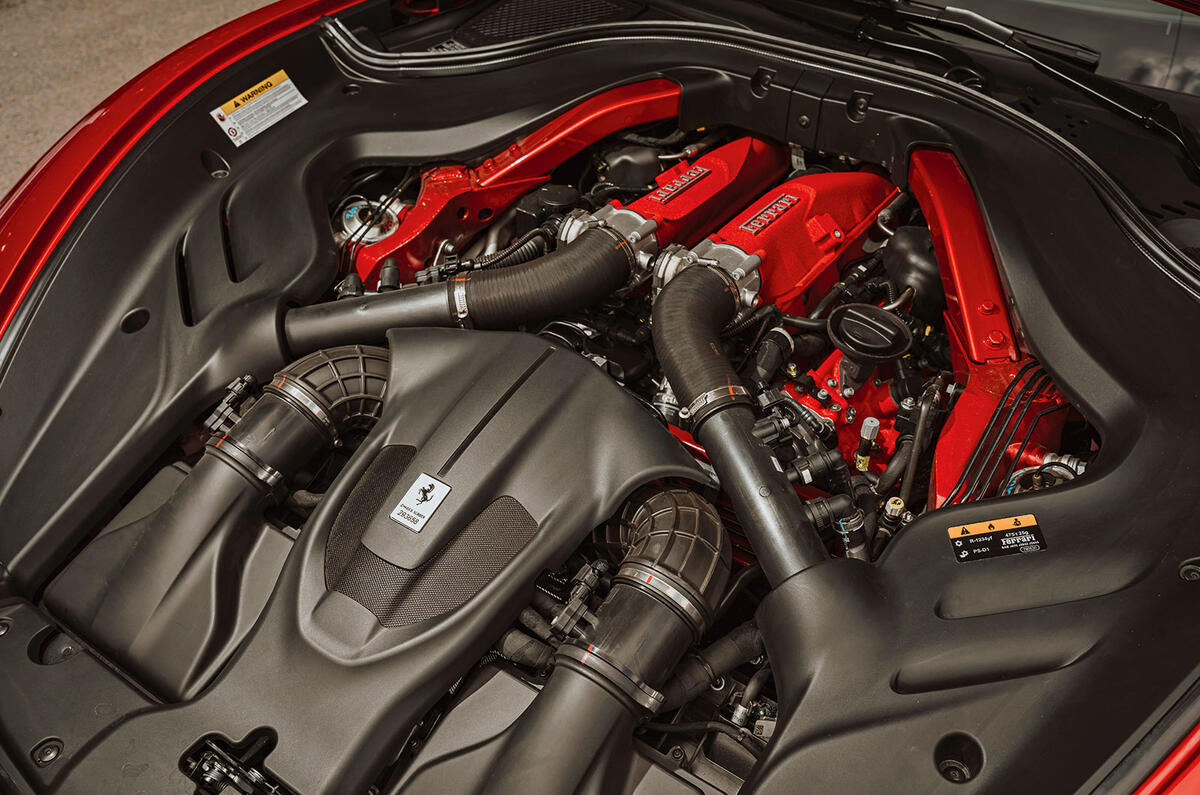 Ferrari 275 GTS vs Ferrari Roma Spider 2024   ME 60 Ferrari 275 GTS vs Ferrari Roma Spider 2024   ME 60