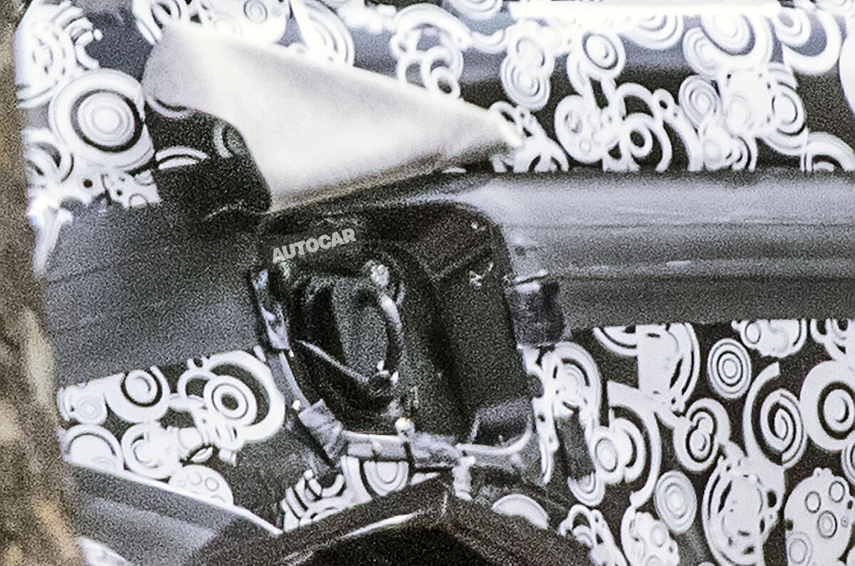 Fiat 500e spy shot