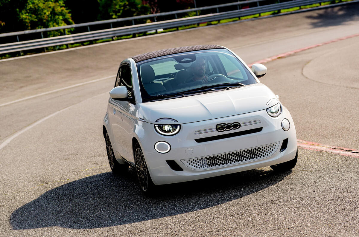 Fiat 500 hybrid front dynamic