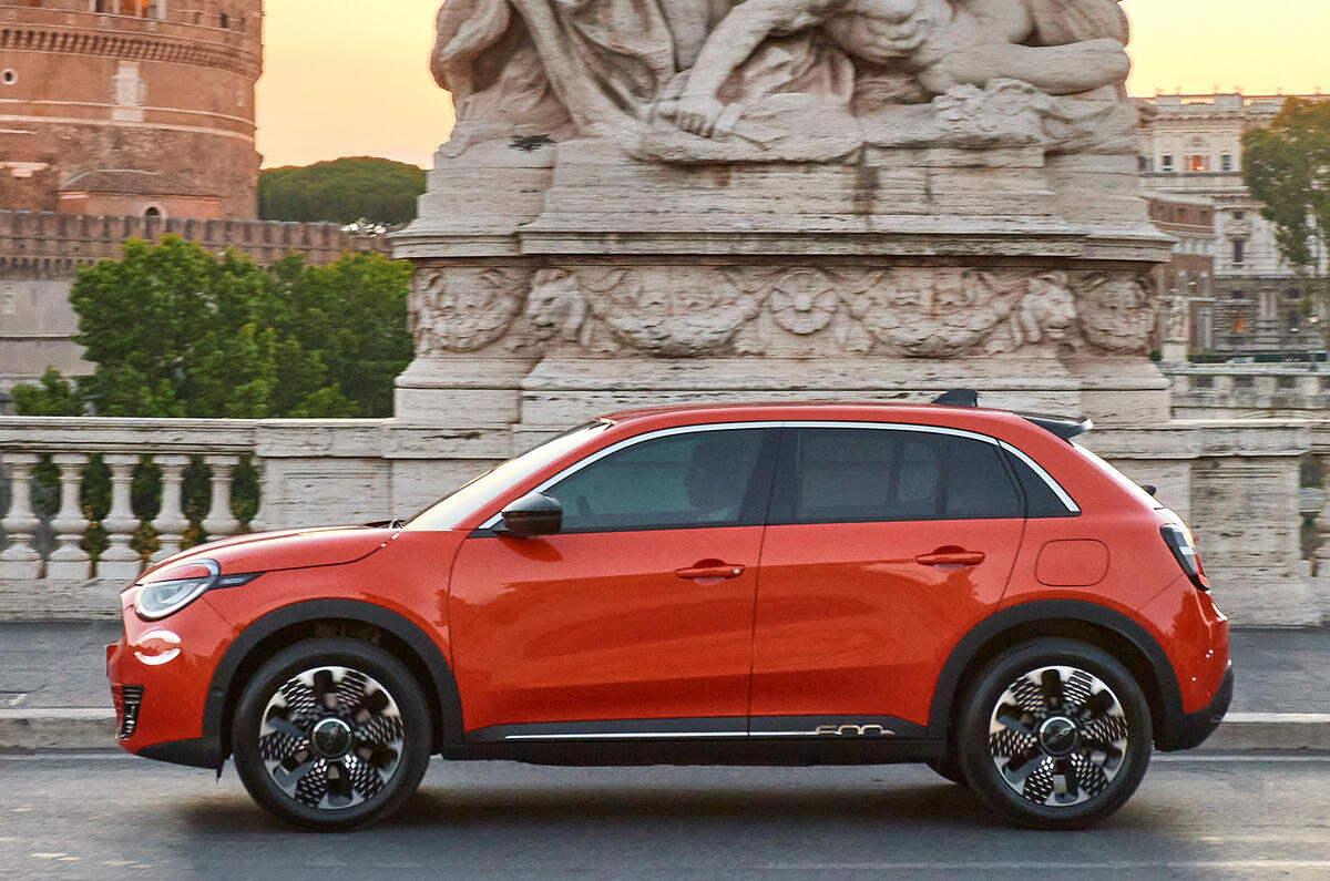 Fiat 600e side Fiat 600e side